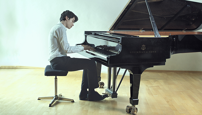 Il pianista Tom Borrow esegue Janáček, Chopin, Prokof’ev