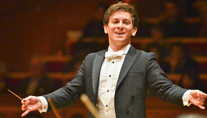 Daniel Smith debutta e dirige Beethoven e Schubert