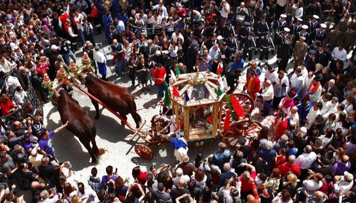 Festa di Sant'Efisio: il Teatro Lirico firma l'abito di gala dell'Alter nos
